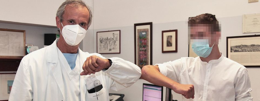 Il Dr. Roberto Rotini con il ragazzo operato al gomito