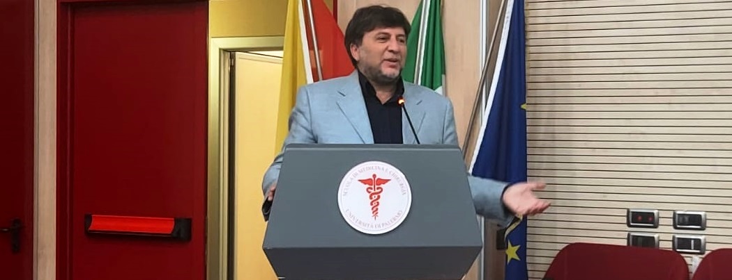 Il dr. Luca Sangiorgi durante la presentazione dell'ambulatorio Malattie Rare Scheletriche